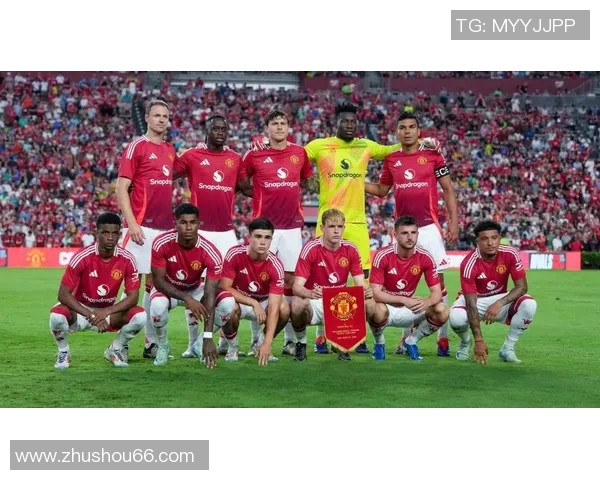 曼联迎战年青人期待精彩对决球迷热情高涨助威球队争取胜利 曼联迎战年青人期待精彩对决球迷热情高涨助威球队争取胜利