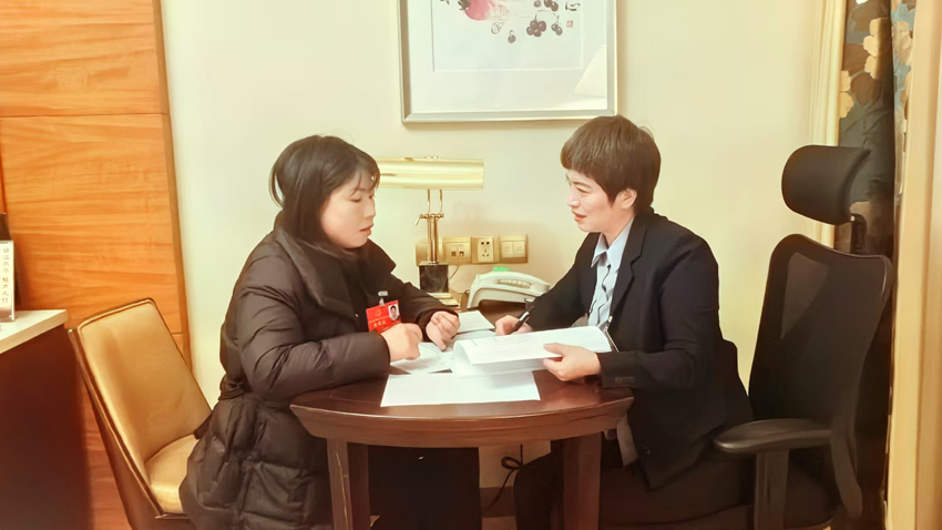 履职故事 群众健身去哪里？两位人大代表“并马”提建议中欧体育登录(图1)