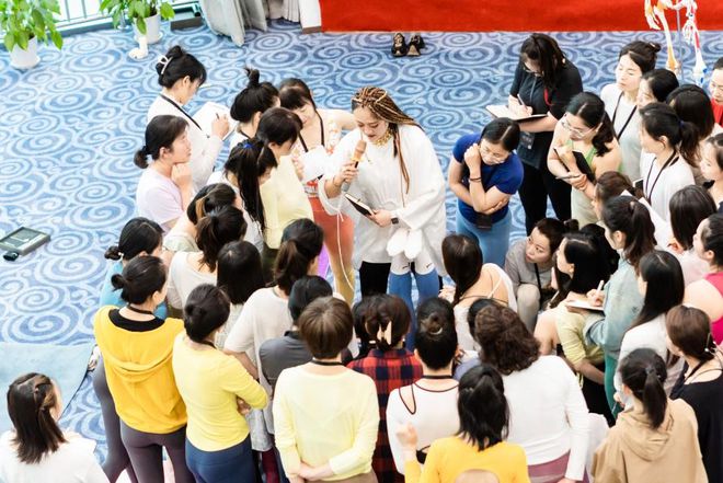 帅瑜伽学院黄帅老师：2025全美瑜伽联盟孕产工作坊即将启航(图1)