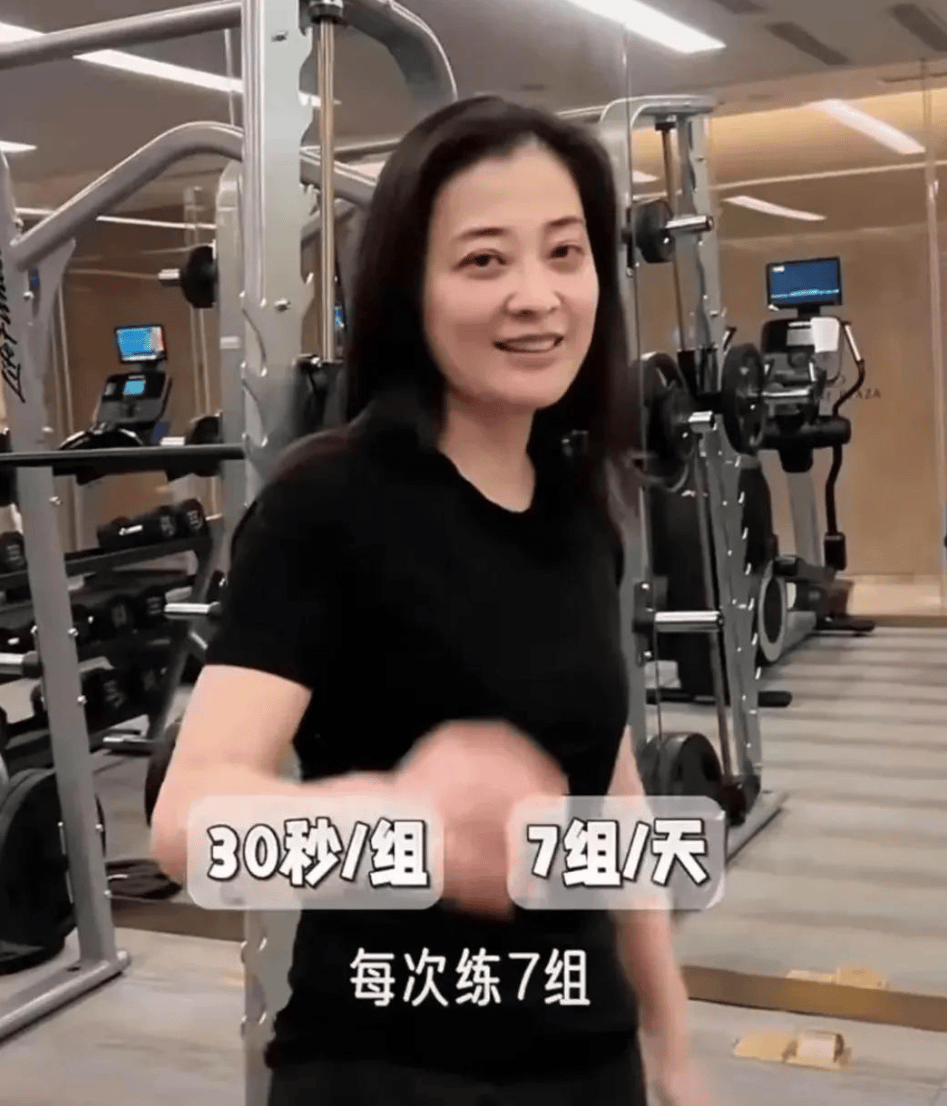 梅婷健身房被偶遇纯素颜出镜难掩骨子美果然自律的女人最美丽(图4)