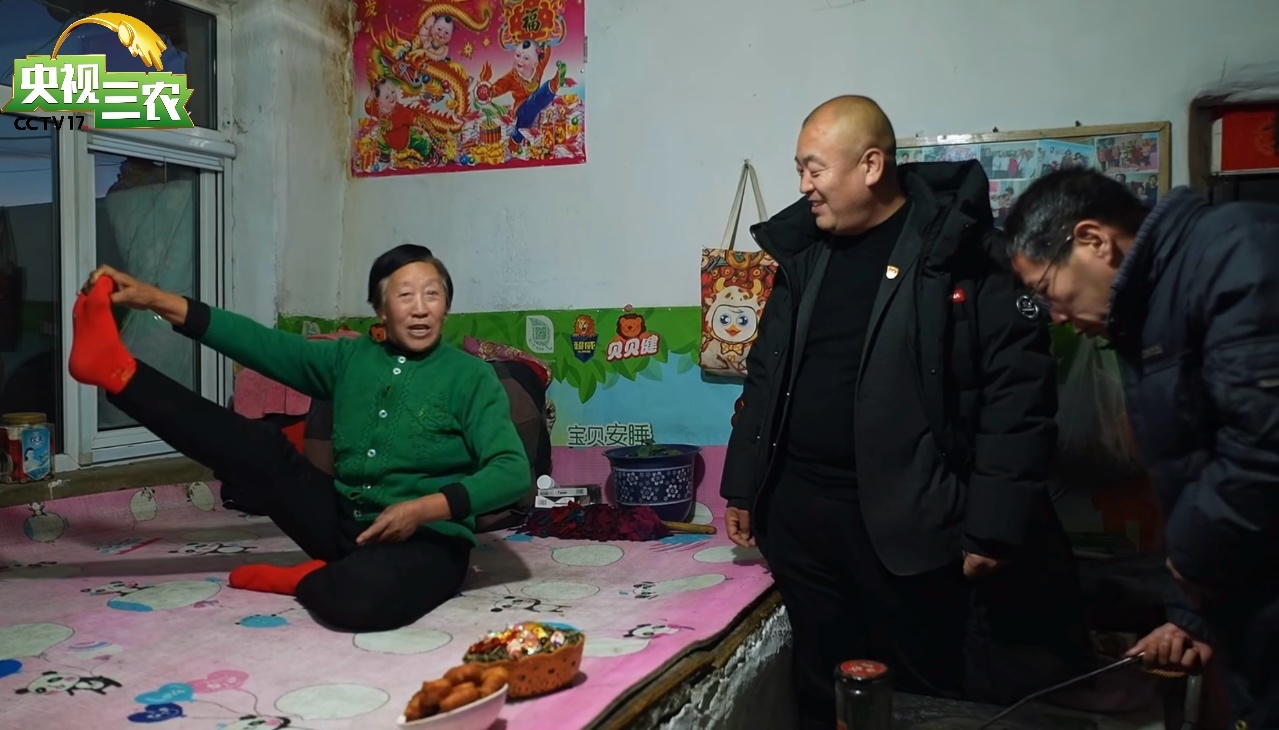 新春走基層｜一場村晚 讓過氣網紅村又“燃”了起來(图3)