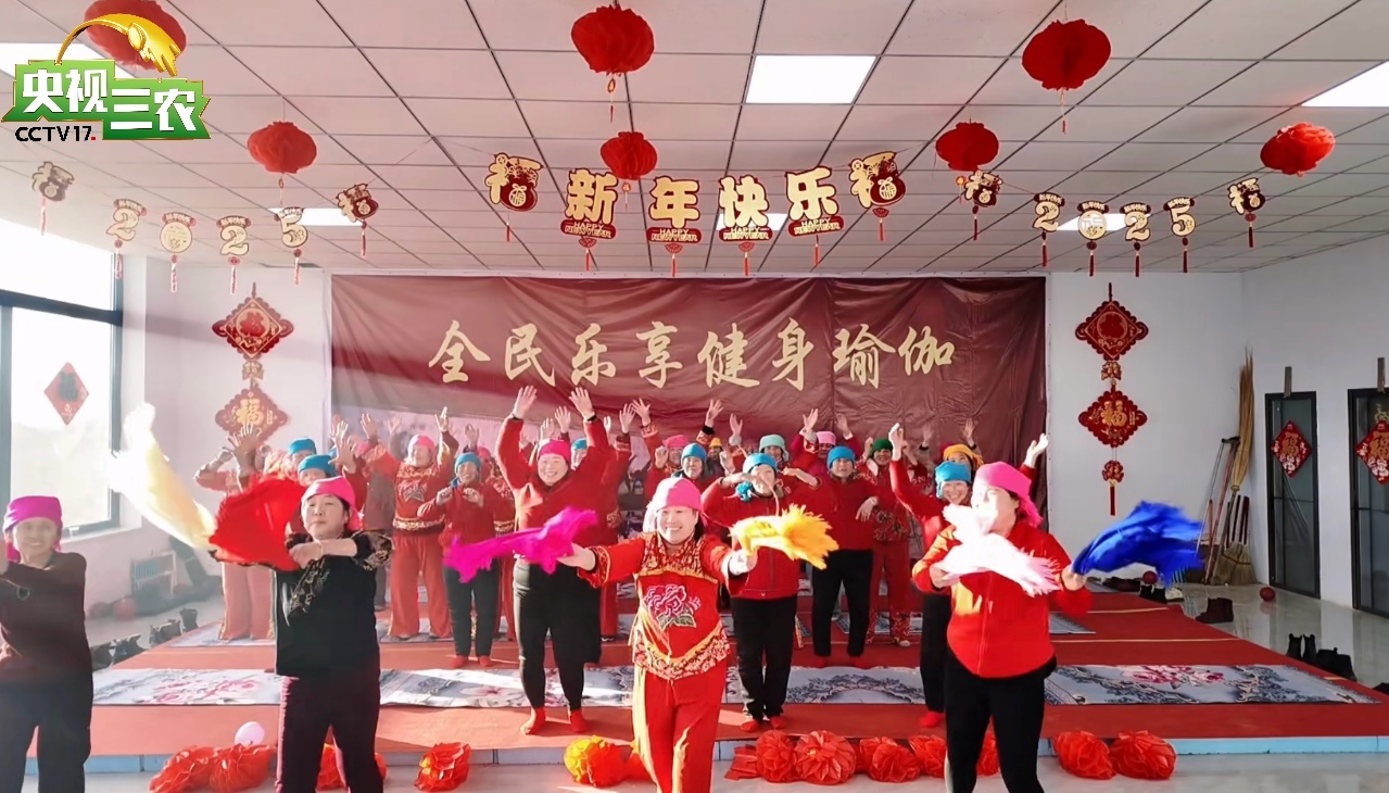 新春走基層｜一場村晚 讓過氣網紅村又“燃”了起來(图5)