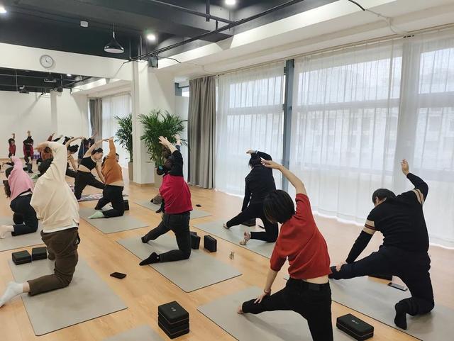 “瑜”悦身心健康“伽”倍“娘家人”为职工减压充电(图1)