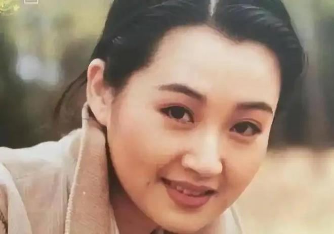 50岁许晴深夜锻炼紧身衣显曲线女人自律如此动人(图6)