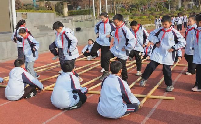 中欧体育下载中小学生每天体育锻炼不低于2小时成都最新政策来了(图9)