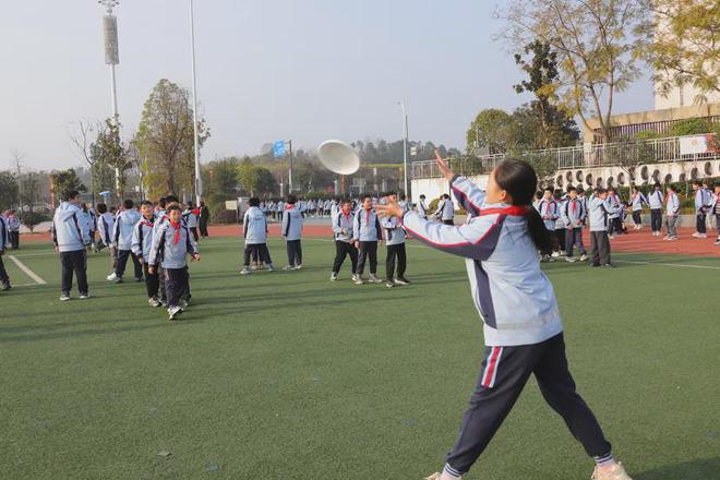 中欧体育下载中小学生每天体育锻炼不低于2小时成都最新政策来了(图11)