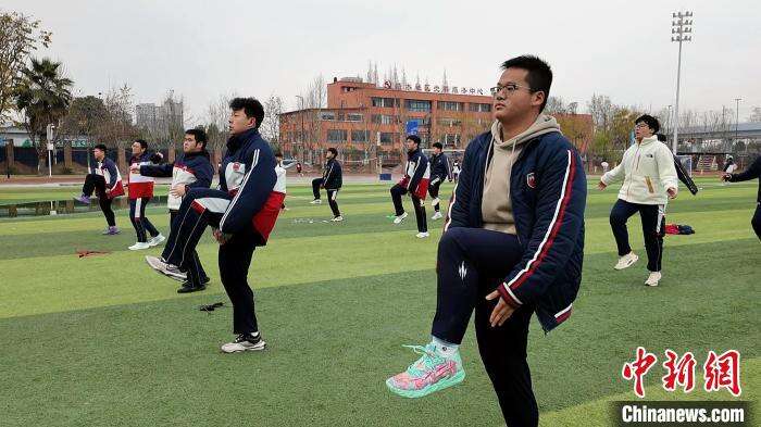 成都一中学开设减肥训中欧体育官网练营 破解青少年体重管理难题(图1)