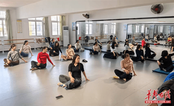 平江县城北学校：教师能量站 在社团里探寻职业幸福秘籍(图1)