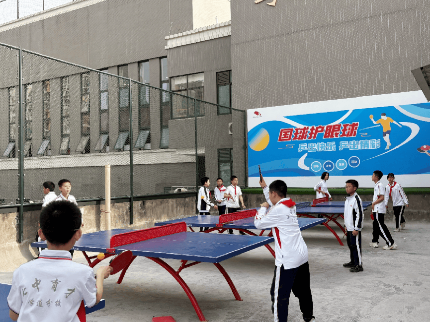 向天借地向上生长 成都市七中育才学校学道分校楼顶运动场景再上新(图2)