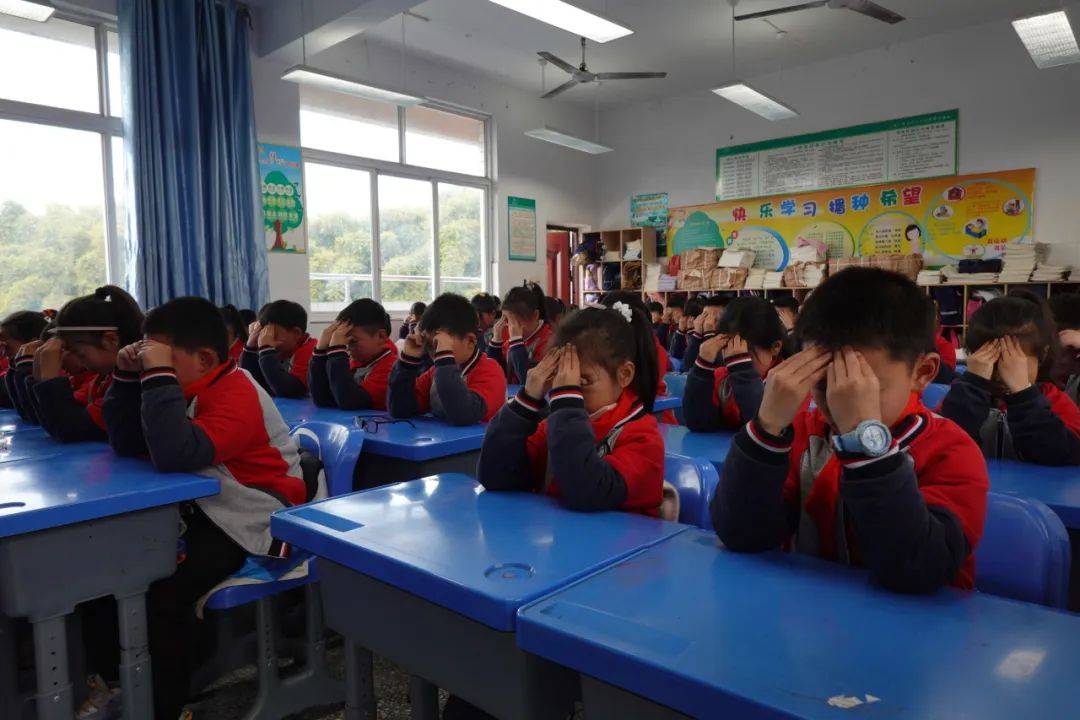 中欧体育网址井研：全面推行“每日运动两小时” 筑牢学生健康基石(图5)