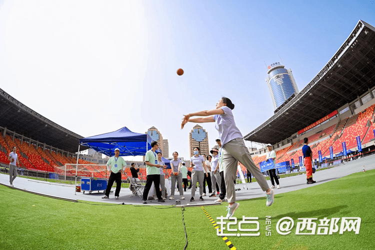 陕西千余干部职工同场竞技 全民健身热潮涌动赛场(图3)