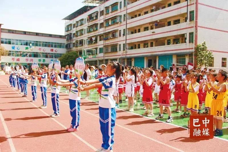 学生“动起来”校园“活起来” 我市全域推进中小学生每天两小时体育活动(图1)