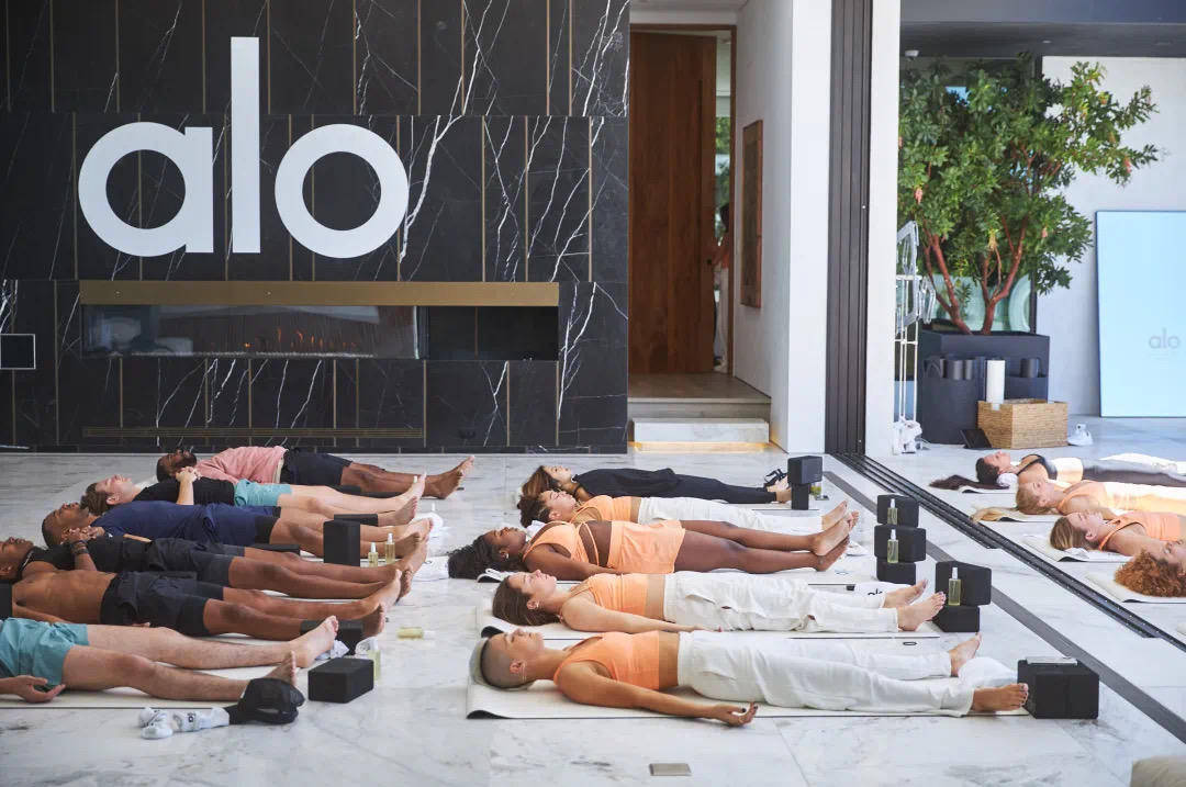 北美瑜伽品牌Alo入华在即首店直面Lululemon但高仿泛滥面料争议或成隐忧(图3)