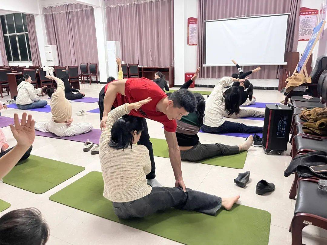 【青年夜校】“流动青年夜校” 走进路口乡瑜伽课堂赋能健康新风尚(图3)